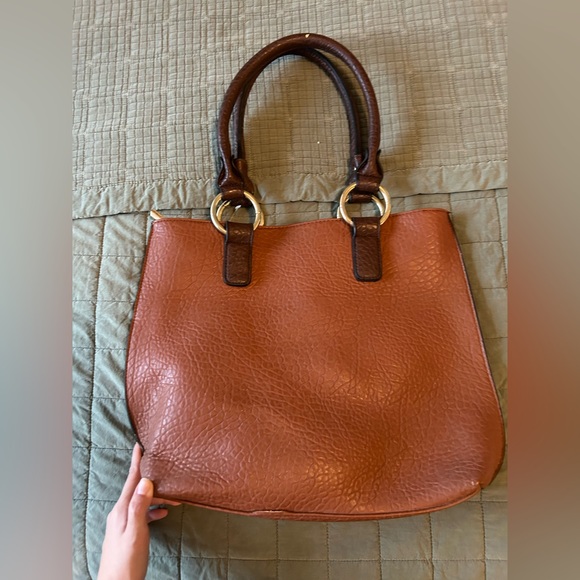 Chic Tan Leather Tote Bag - Picture 2 of 8